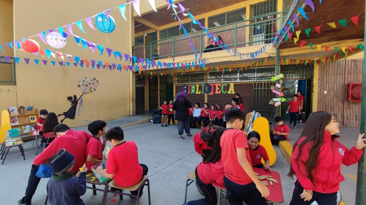 En conmemoración del Día del Libro y de los 30 años de Biblioteca CRA, la Biblioteca de nuestro colegio ha extendido un nuevo espacio para las y los estudiantes.